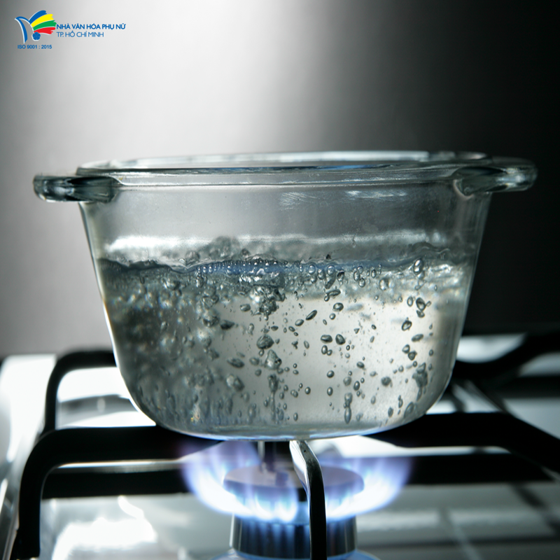 Nếu bạn dùng cafe nóng thì hãy làm nóng cafe pha ban đầu bằng nước sôi bằng cách đặt vào nồi nước sôi khoảng 1-2p.