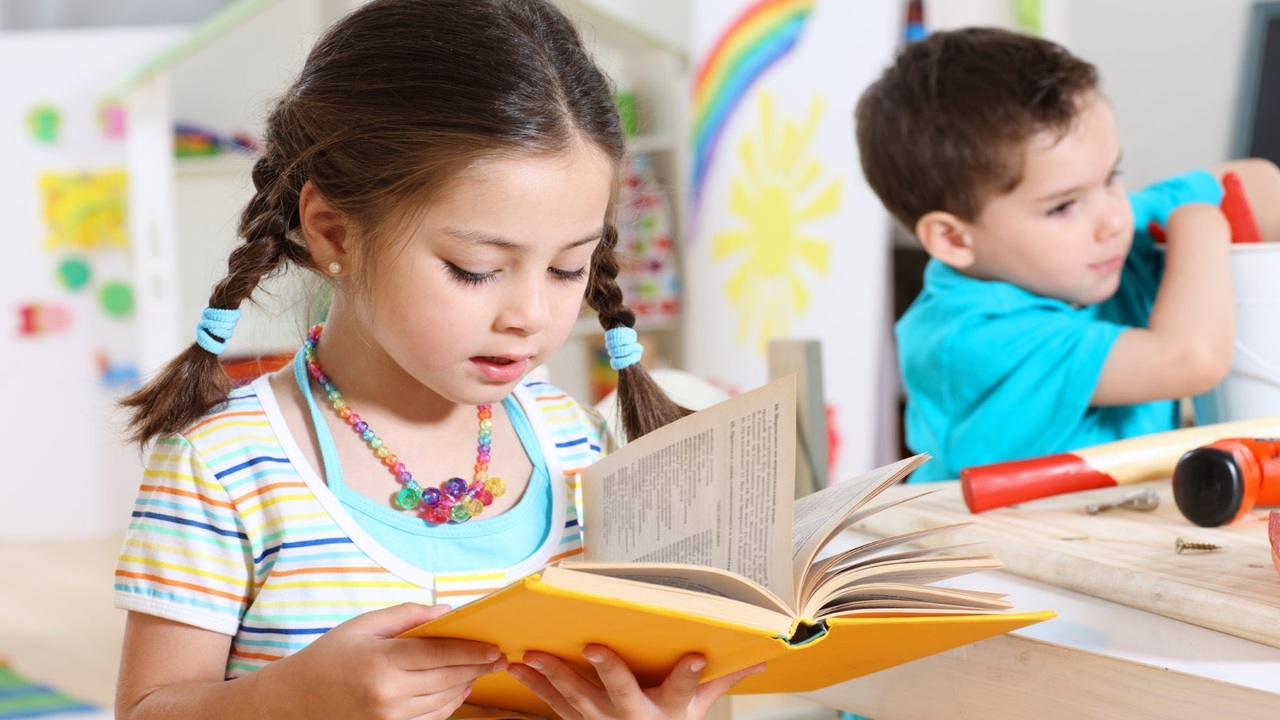 Vì sao cần rèn luyện trẻ đọc sách?