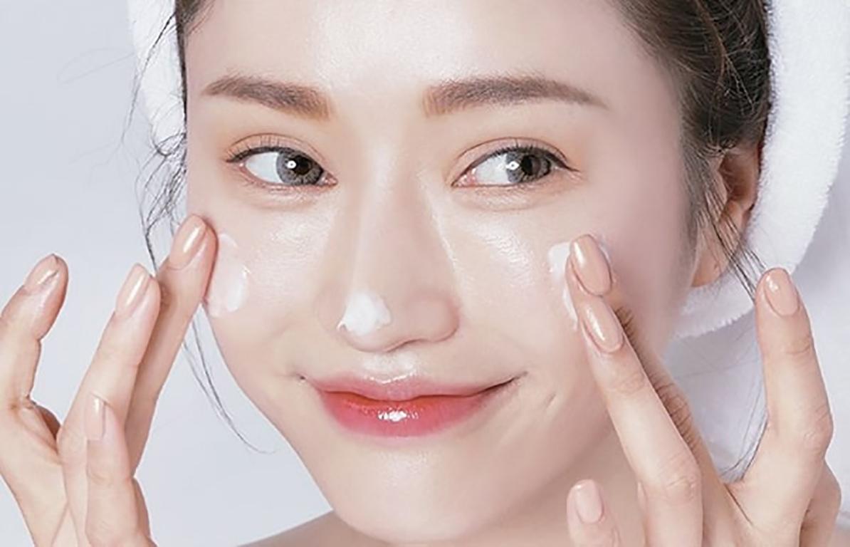 Chăm sóc trước và sau khi trang điểm là bước quan trọng để bảo vệ sức khỏe da mặt