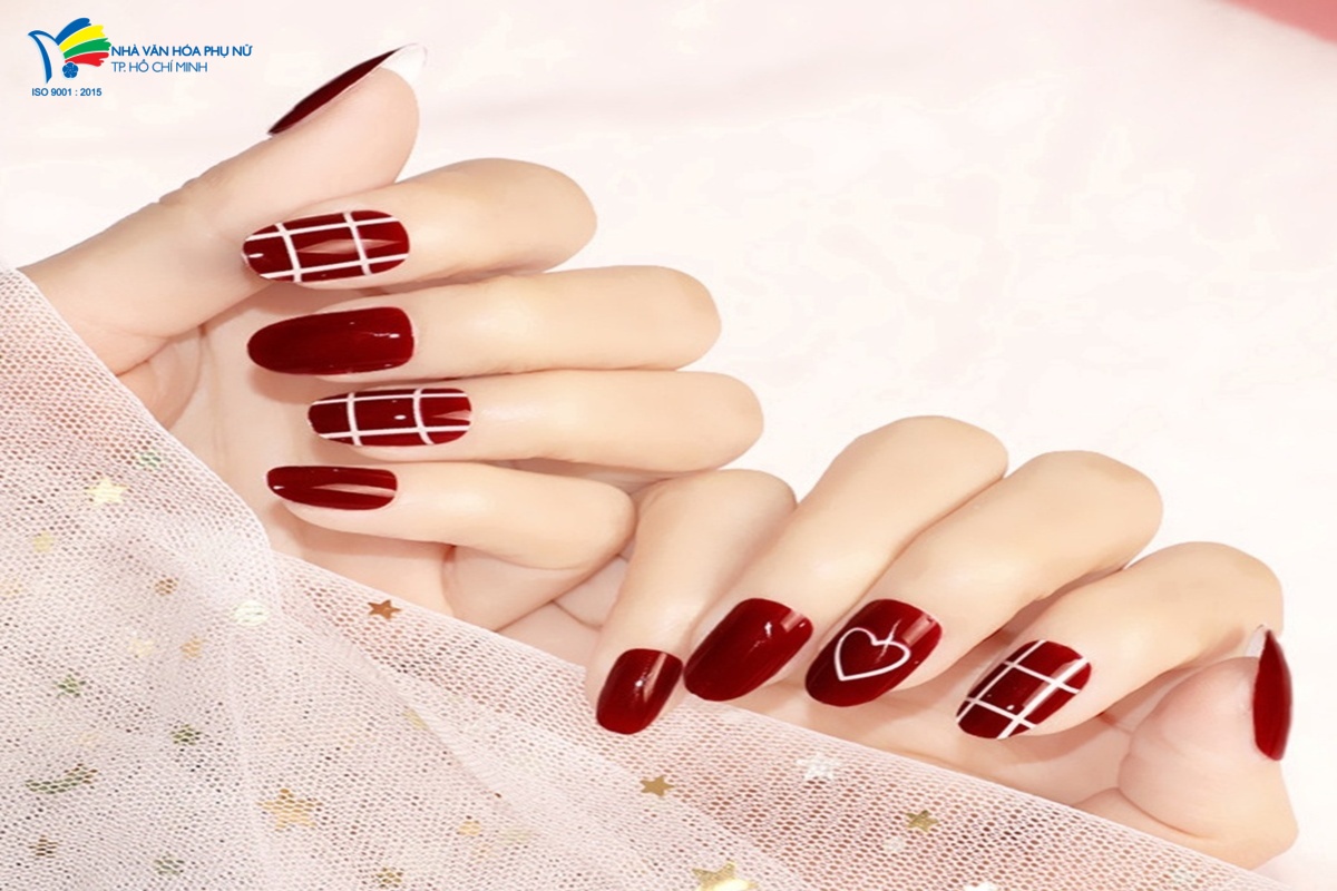 Cách sơn móng tay mẫu màu nail đỏ trắng đẹp nhất