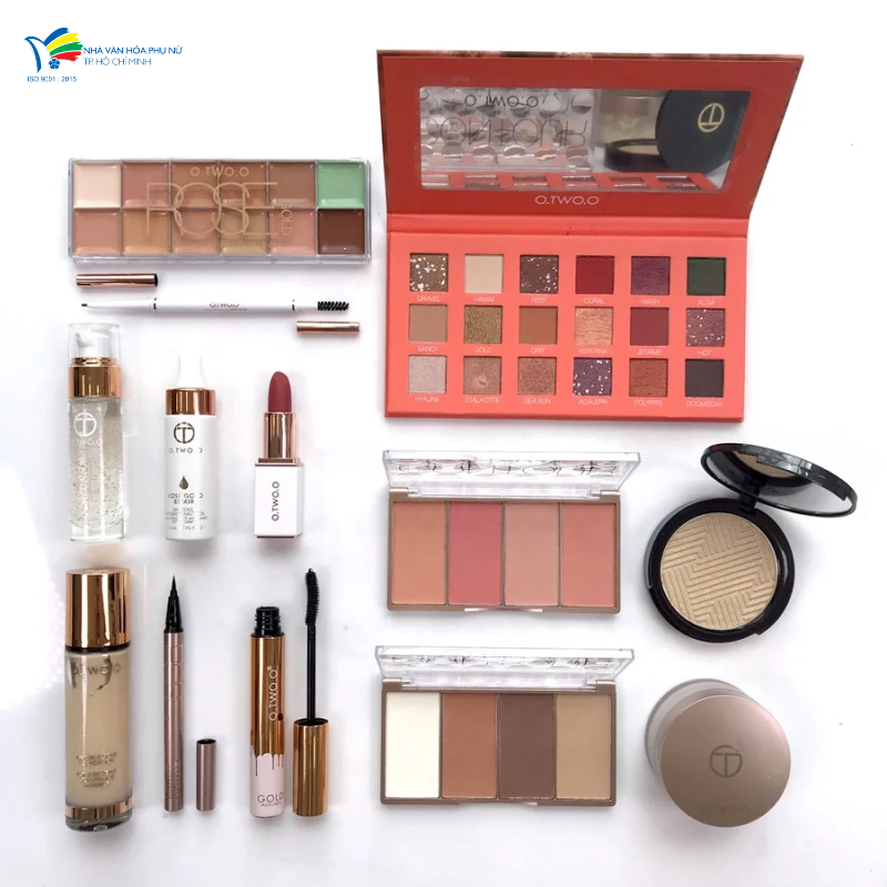 Chọn sản phẩm, bộ make up, đồ trang điểm đơn giản, phù hợp với từng bước trang điểm Chọn sản phẩm, bộ make up, đồ trang điểm đơn giản, phù hợp với từng bước trang điểm