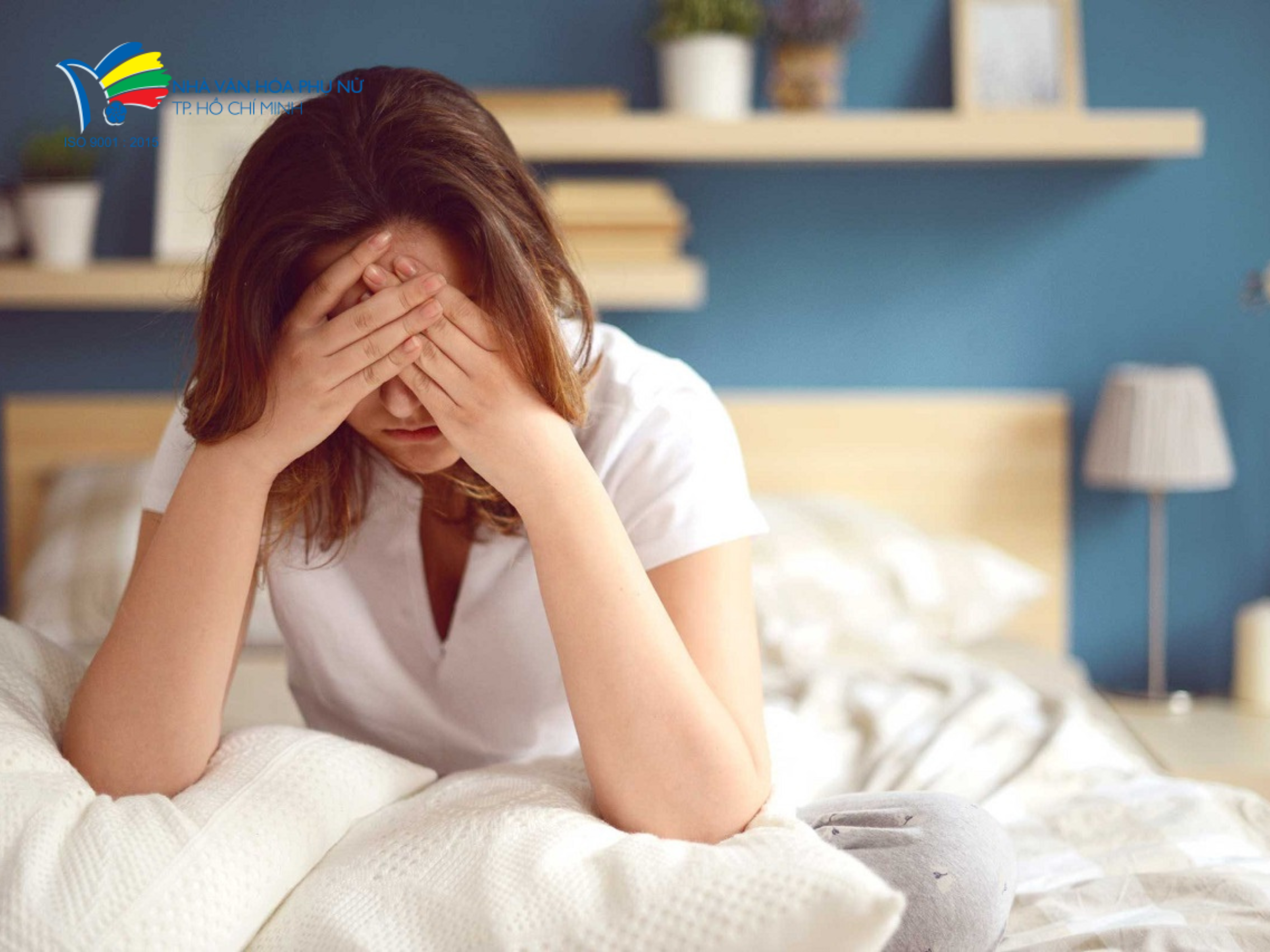 Thiếu ngủ, căng thẳng cũng là một trong những nguyên nhân đẩy da rơi vào tình trạng mụn ẩn, mụn viêm, mụn cám