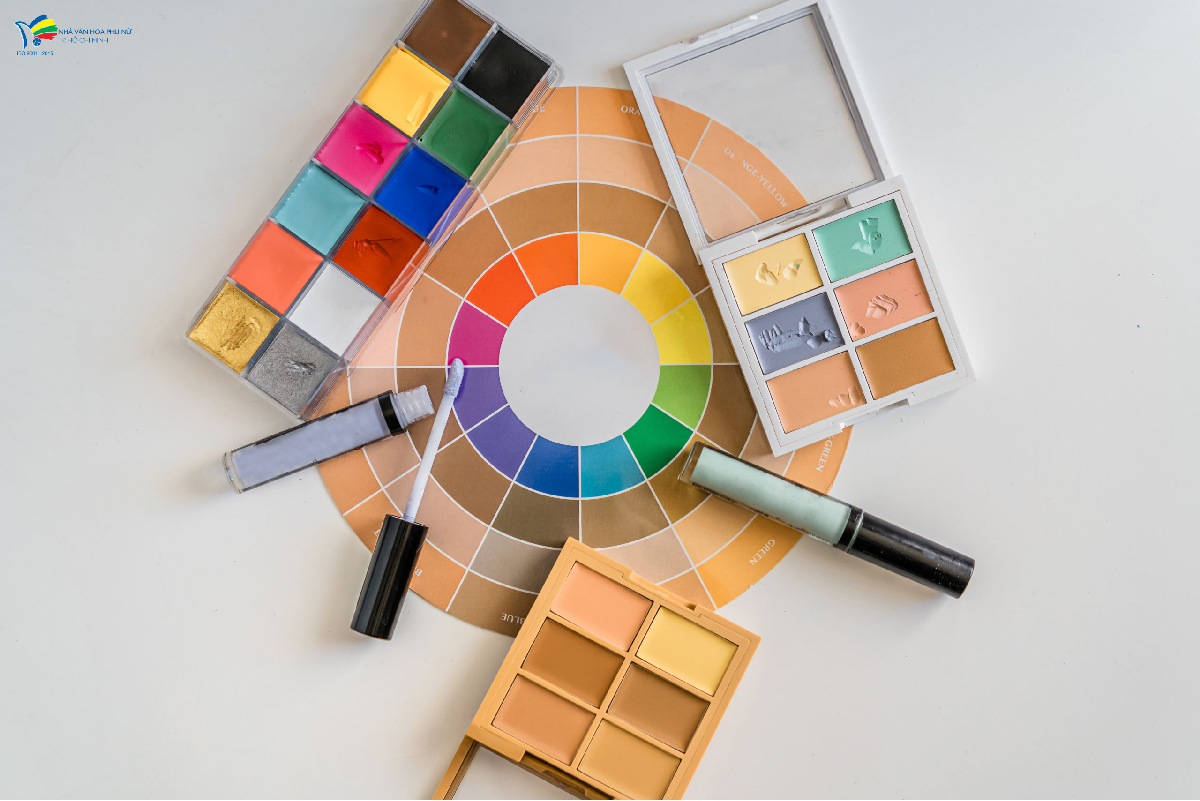 Bạn có thể áp dụng bánh xe màu sắc trong makeup để tạo nên những phong cách trang điểm thu hút