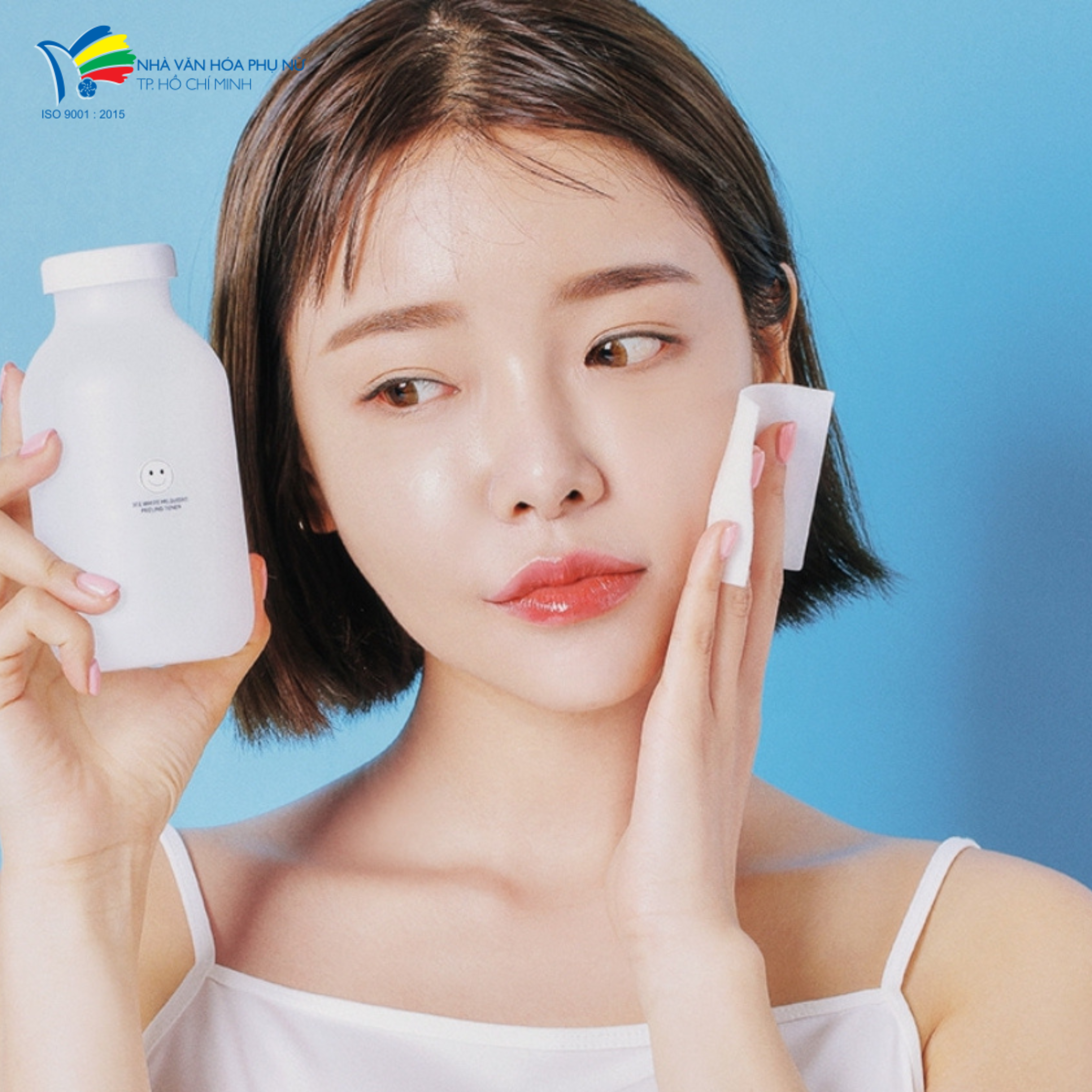 Sau khi rửa mặt xong, bạn nên dùng toner để giúp da nhanh chóng lấy lại độ cân bằng