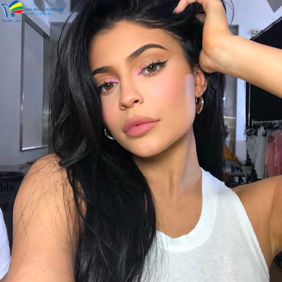 Glam Makeup - phong cách makeup được nhiều ngôi sao nữ áp dụng Glam Makeup - phong cách makeup được nhiều ngôi sao nữ áp dụng