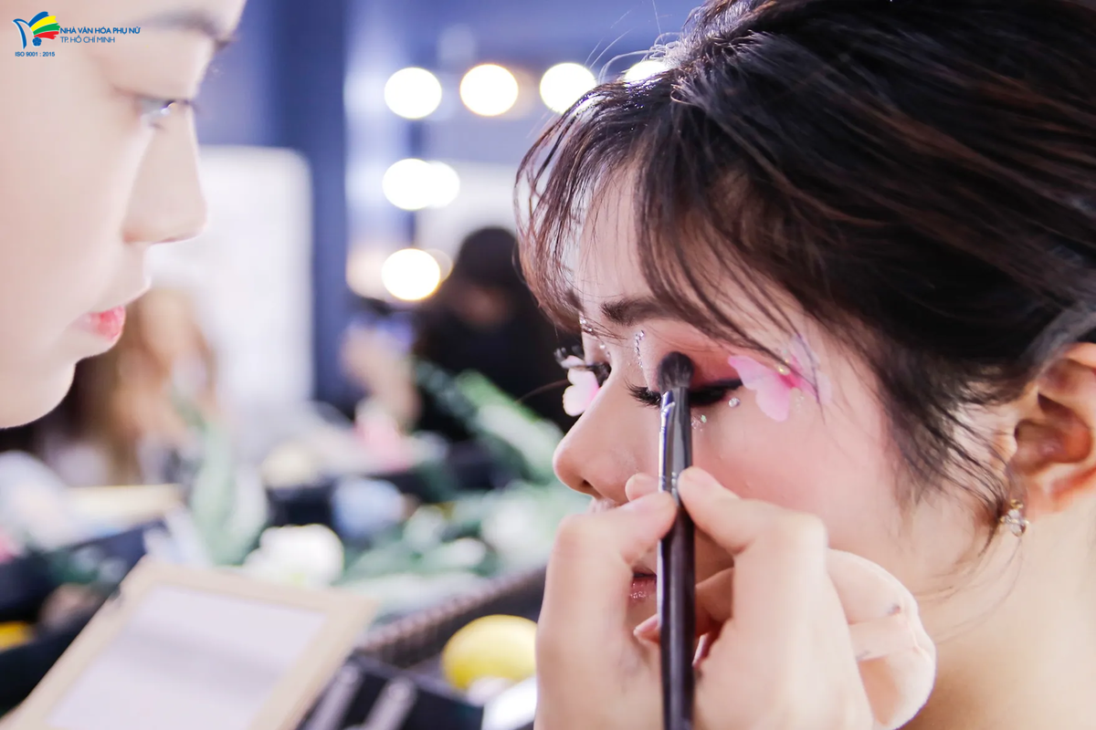Lợi ích của việc trang điểm đúng cách Lợi ích của việc trang điểm đúng cách