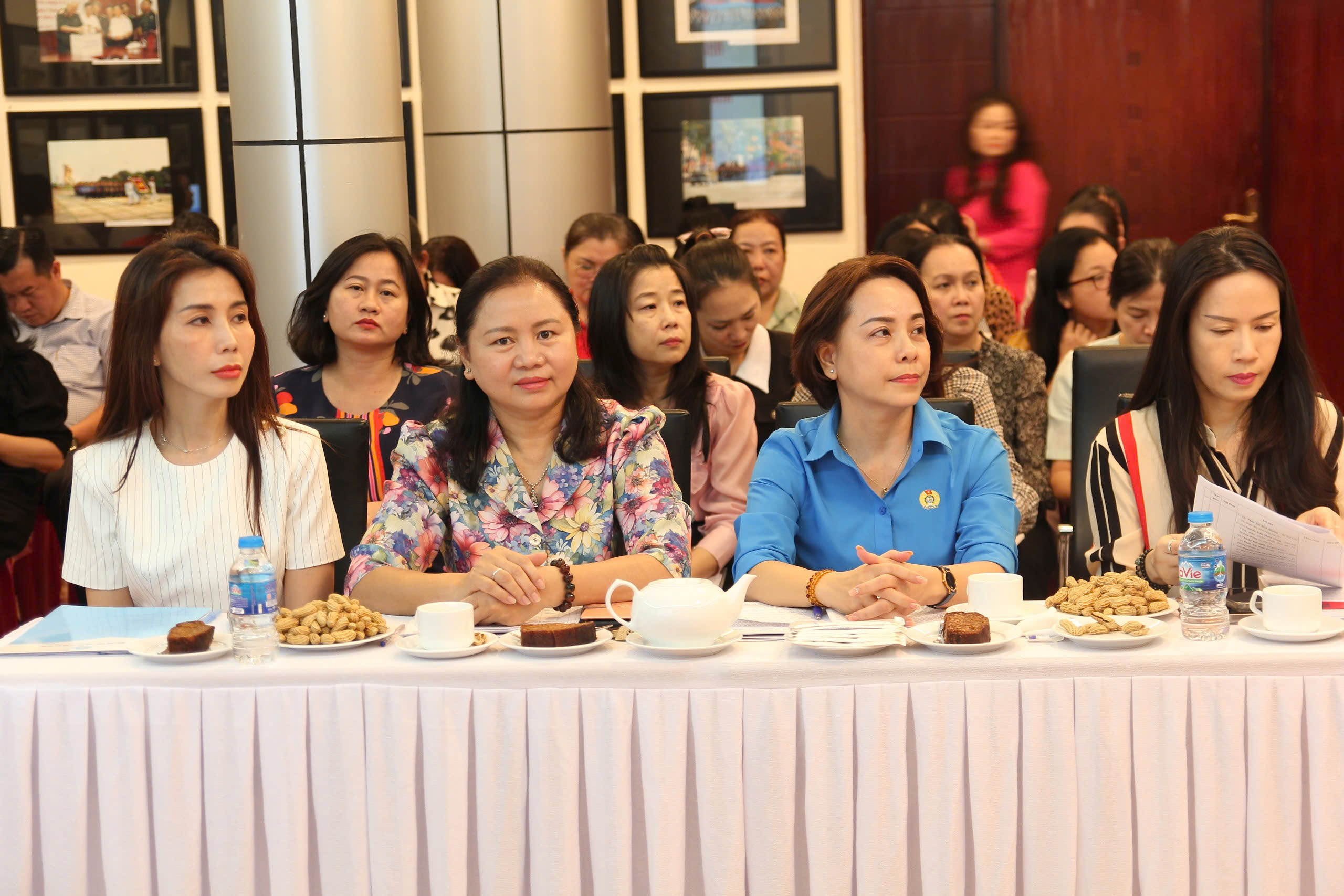 TỔNG KẾT HOẠT ĐỘNG NĂM 2024 VÀ HỘI NGHỊ CÁN BỘ - NHÂN VIÊN NĂM 2025 27 Hinh 1