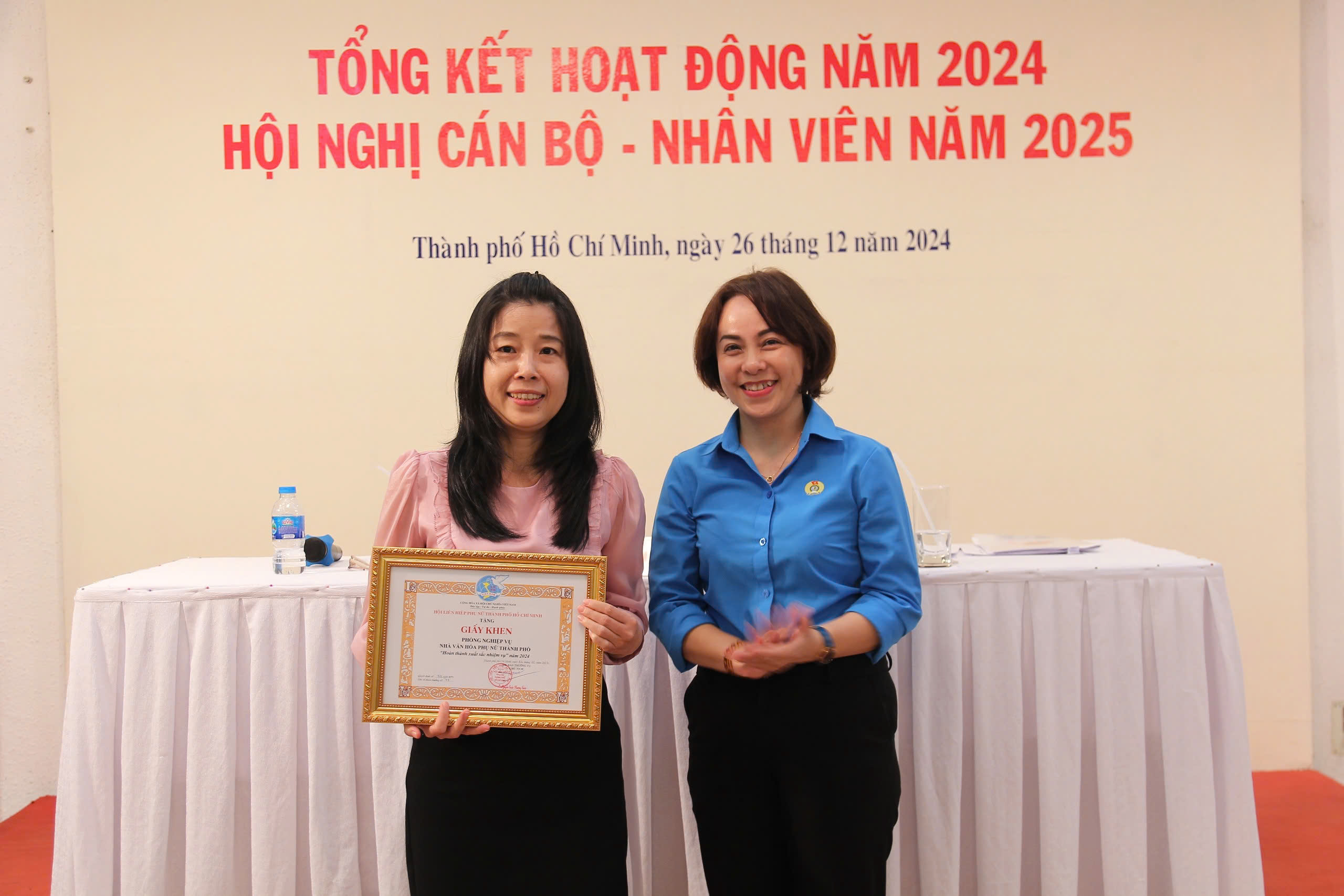 TỔNG KẾT HOẠT ĐỘNG NĂM 2024 VÀ HỘI NGHỊ CÁN BỘ - NHÂN VIÊN NĂM 2025 39 Hinh 10