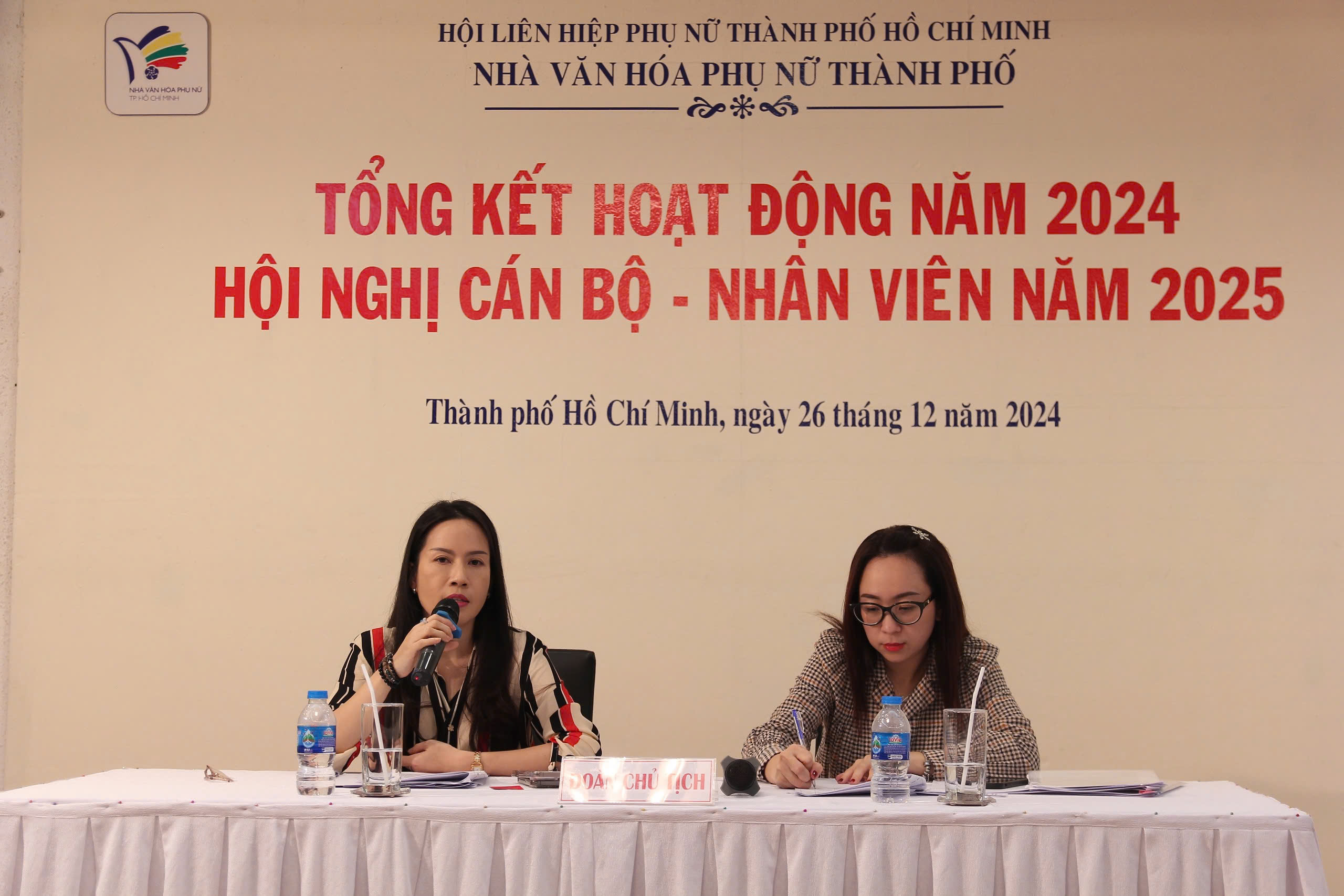 TỔNG KẾT HOẠT ĐỘNG NĂM 2024 VÀ HỘI NGHỊ CÁN BỘ - NHÂN VIÊN NĂM 2025 29 Hinh 2 Doan Chu tich