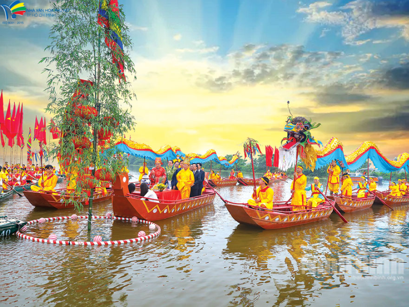 Lễ hội được tổ chức công phu với hai phần chính: Lễ – Hội,