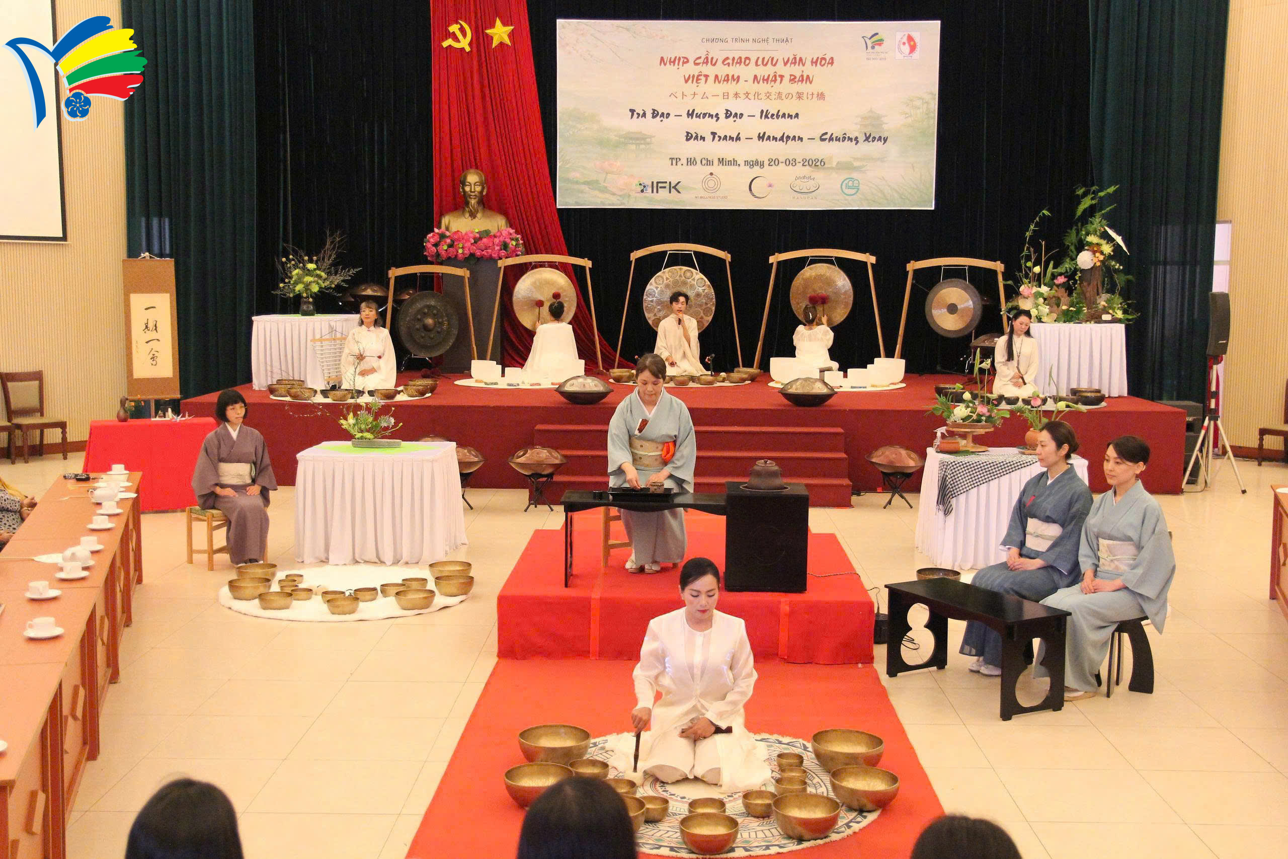 Việc lồng ghép các nội dung văn hóa quốc tế vào hoạt động của đơn vị góp phần làm phong phú đời sống tinh thần và thúc đẩy sự kết nối trong cộng đồng. Việc lồng ghép các nội dung văn hóa quốc tế vào hoạt động của đơn vị góp phần làm phong phú đời sống tinh thần và thúc đẩy sự kết nối trong cộng đồng.