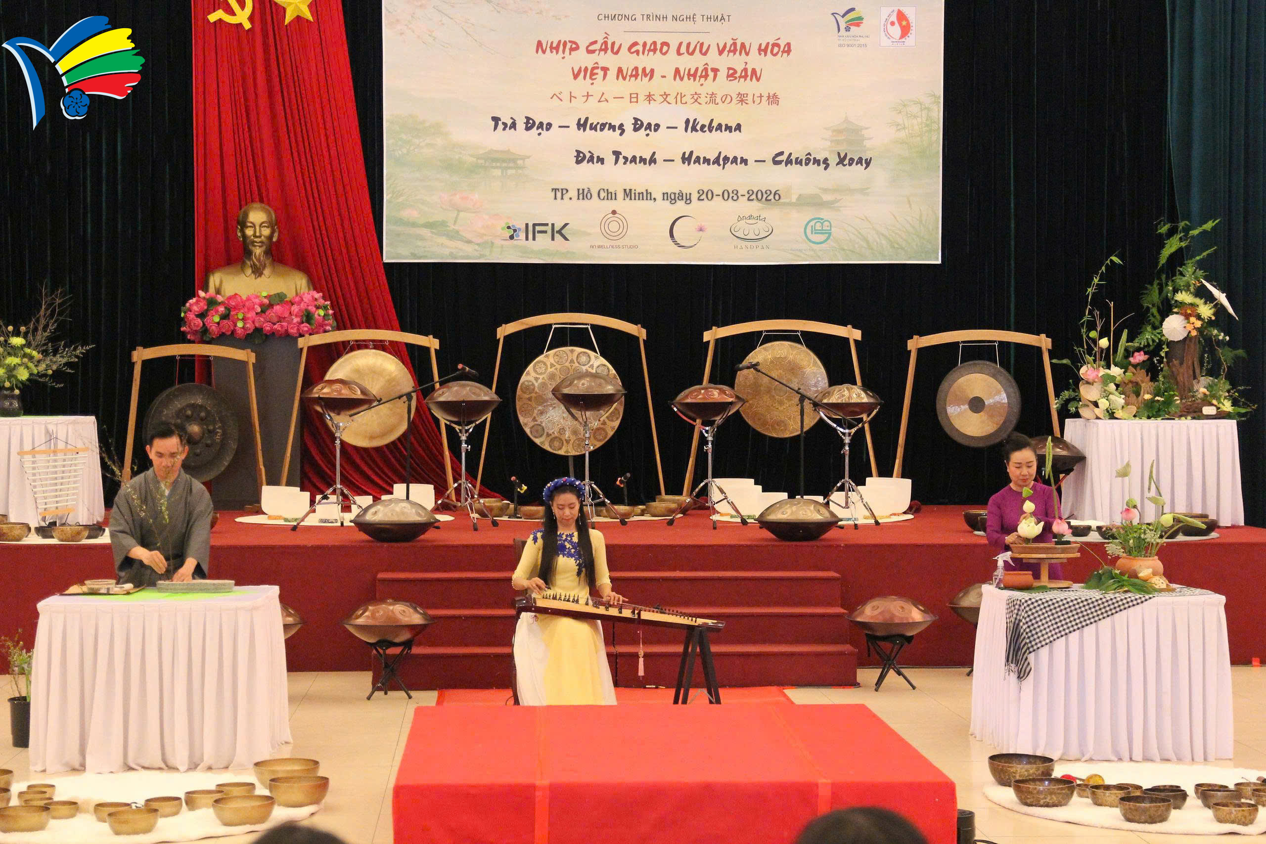 Chương trình đã giới thiệu đến người tham dự nhiều nội dung phong phú, phản ánh nét đặc sắc trong đời sống văn hóa của Việt Nam và Nhật Bản Chương trình đã giới thiệu đến người tham dự nhiều nội dung phong phú, phản ánh nét đặc sắc trong đời sống văn hóa của Việt Nam và Nhật Bản