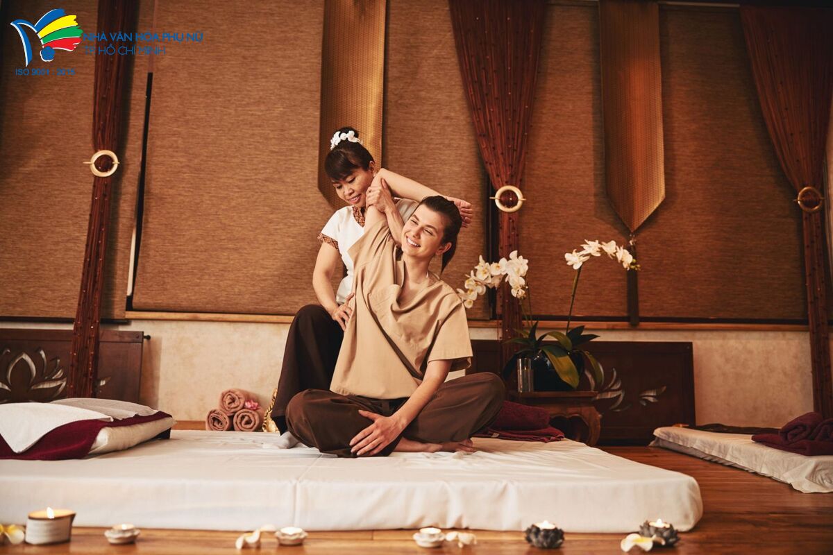 LỚP HỌC MASSAGE CỔ TRUYỀN THÁI LAN - KỸ NĂNG THIẾT THỰC CHO ĐỜI SỐNG VÀ ĐỊNH HƯỚNG NGHỀ NGHIỆP 8 massage thai2 1