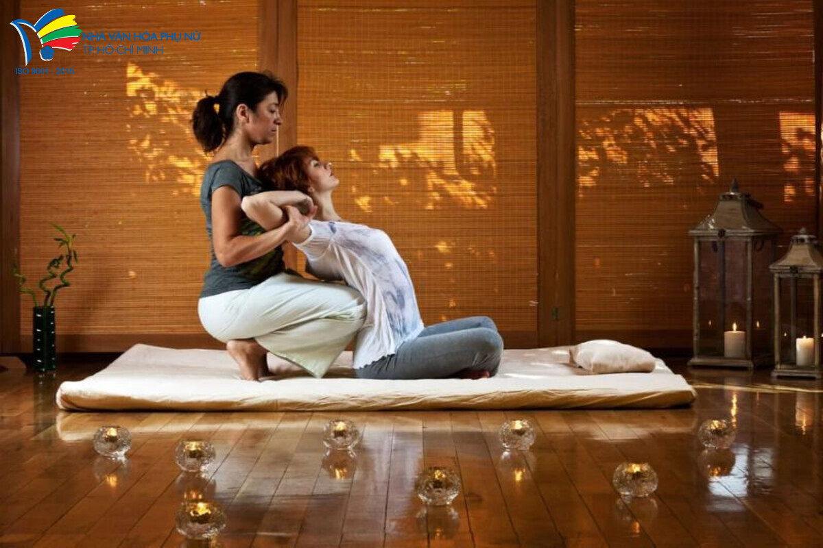 LỚP HỌC MASSAGE CỔ TRUYỀN THÁI LAN - KỸ NĂNG THIẾT THỰC CHO ĐỜI SỐNG VÀ ĐỊNH HƯỚNG NGHỀ NGHIỆP 9 trai nhiem massage 1