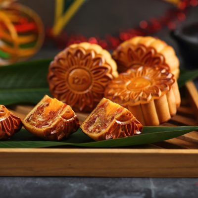 Chuyên đề ứng dụng đặc biệt "BÁNH TRUNG THU NƯỚNG NHÂN THẬP CẨM GÀ QUAY (Hướng dẫn làm vỏ bánh, nước đường, sơ chế trứng muối,  cách làm nhân thập cẩm gà quay và gà lá chanh;  tạo hình, nướng bánh và bảo quản cho kinh doanh)" - 09g00, ngày 23/8/2026 (Chủ nhật) tại CS2