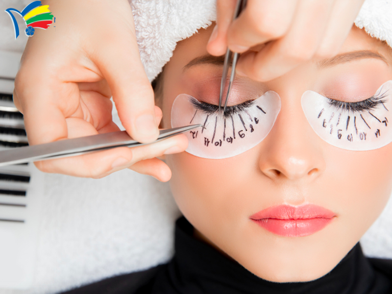 Nối mi giúp hàng mi trông dày, cong và tự nhiên hơn mà không cần chuốt mascara mỗi ngày.