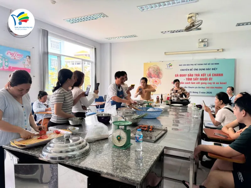 Nhà Văn hóa Phụ nữ Thành phố Hồ Chí Minh thường xuyên tổ chức các hoạt động chuyên đề nấu ăn thiết thực cho chị em Nhà Văn hóa Phụ nữ Thành phố Hồ Chí Minh thường xuyên tổ chức các hoạt động chuyên đề nấu ăn thiết thực cho chị em