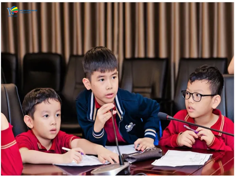Khả năng giao tiếp, lắng nghe và tự tin giúp trẻ có nhiều cơ hội phát triển tốt trong cuộc sống.