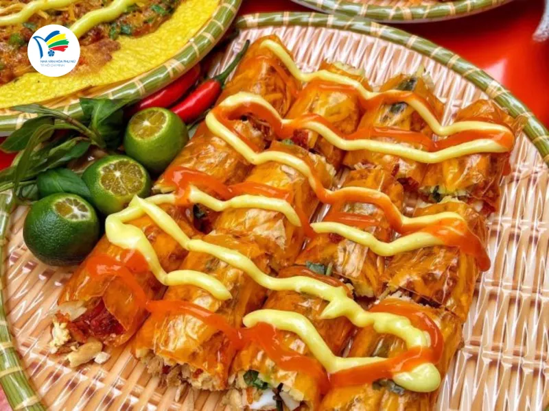 Học làm bánh tráng và khô bò tại Nhà Văn hóa Phụ nữ TP.HCM giúp gìn giữ ẩm thực, kết nối yêu thương. 
