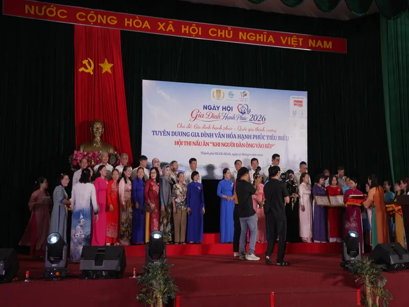 Chương trình tuyên dương các gia đình văn hóa tiêu biểu năm 2026 có đóng góp tích cực cho cộng đồng. 