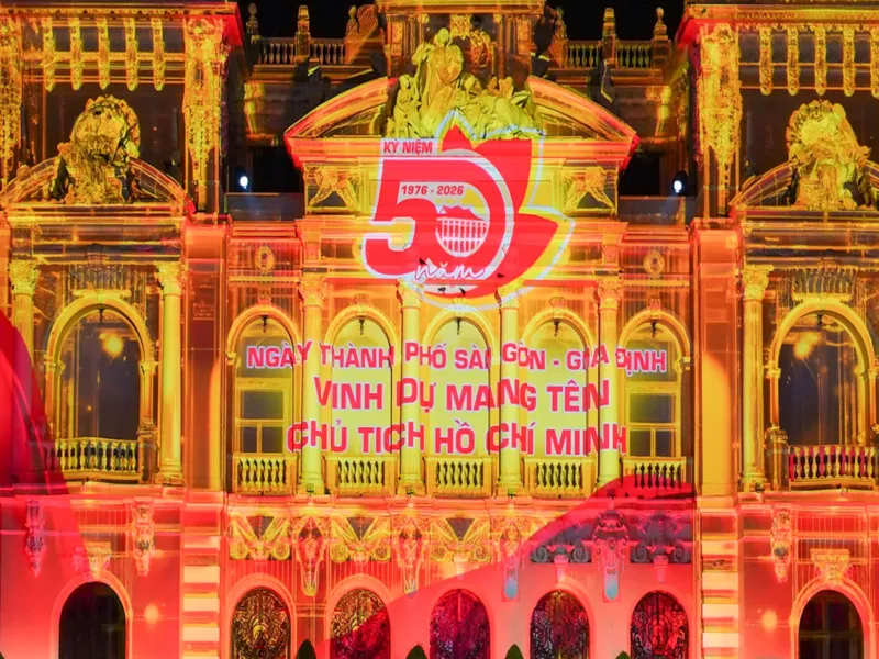 Mặt tiền trụ sở UBND TP.Hồ Chí Minh thành màn chiếu tái hiện hành trình 50 năm phát triển bằng ánh sáng, âm nhạc. Mặt tiền trụ sở UBND TP.Hồ Chí Minh thành màn chiếu tái hiện hành trình 50 năm phát triển bằng ánh sáng, âm nhạc.