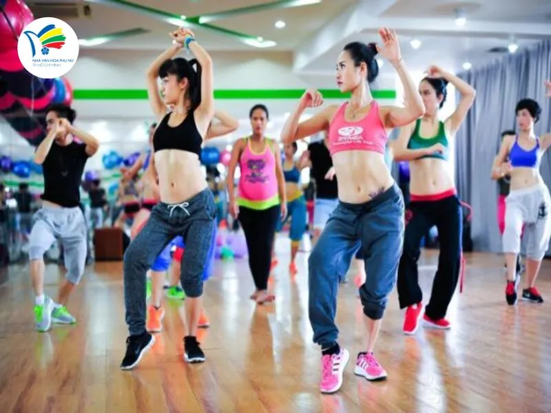 Nhảy giảm cân là phương pháp vận động sôi động giúp đánh bay mỡ thừa, giải tỏa căng thẳng và kết nối cộng đồng. 