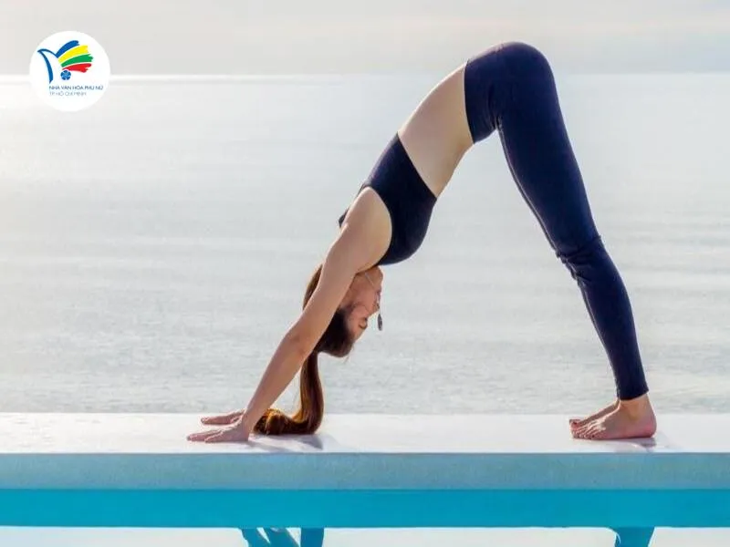 Hãy dành thời gian tập yoga cùng âm nhạc để thư giãn tâm trí và rèn luyện cơ thể dẻo dai. 