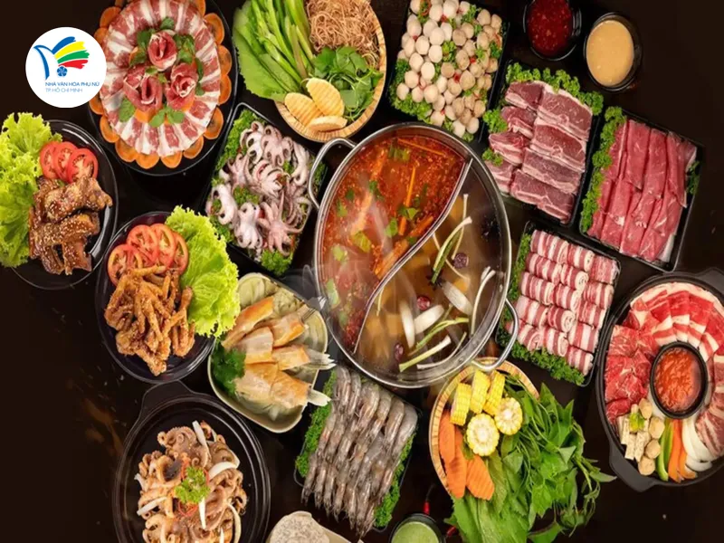 Lẩu là món ăn ấm cúng, tròn vị, giúp gia đình và bạn bè dễ dàng quây quần bên nhau. 