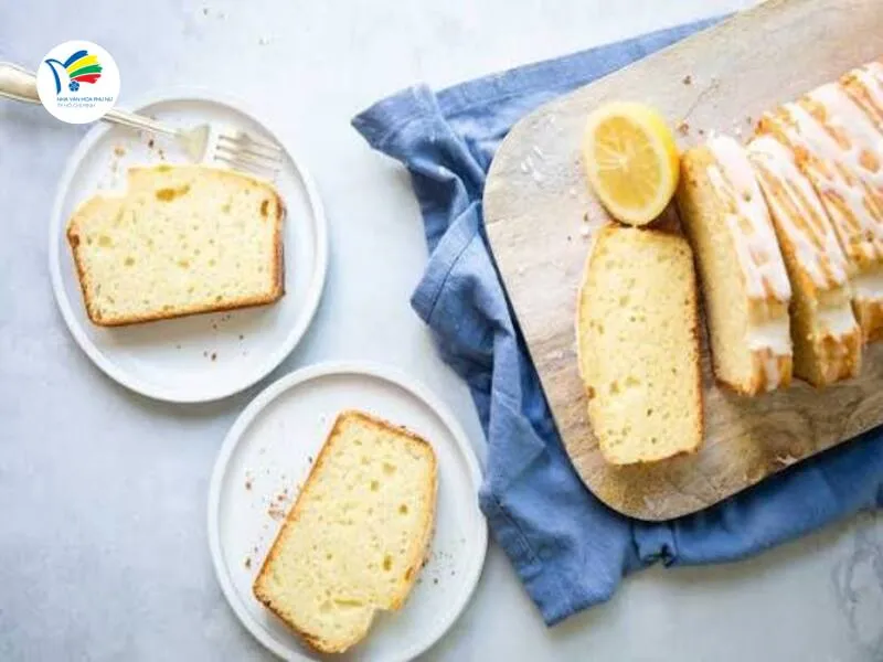 Yogurt Bread hấp dẫn nhờ sự cân bằng giữa phần bánh mềm, vị chua nhẹ, độ ngọt và lớp kem phủ. Yogurt Bread hấp dẫn nhờ sự cân bằng giữa phần bánh mềm, vị chua nhẹ, độ ngọt và lớp kem phủ.