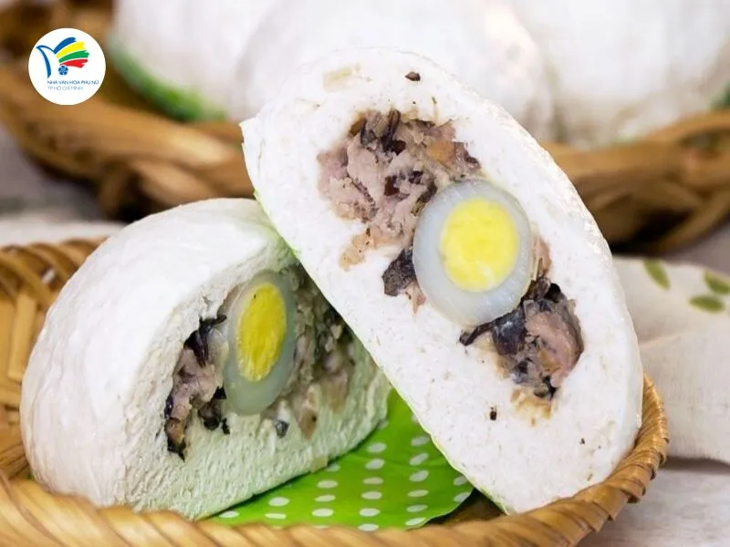 Bánh bao mang hương vị ấm cúng, nhưng để làm ngon cần chuẩn xác từng công đoạn từ pha bột đến hấp chín. 