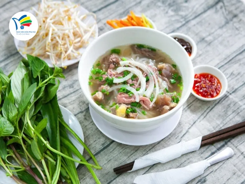 Phở bò chứa đựng hương vị gia đình, nhưng để nấu ngon tại nhà cần sự tỉ mỉ trong từng khâu chế biến. Phở bò chứa đựng hương vị gia đình, nhưng để nấu ngon tại nhà cần sự tỉ mỉ trong từng khâu chế biến.