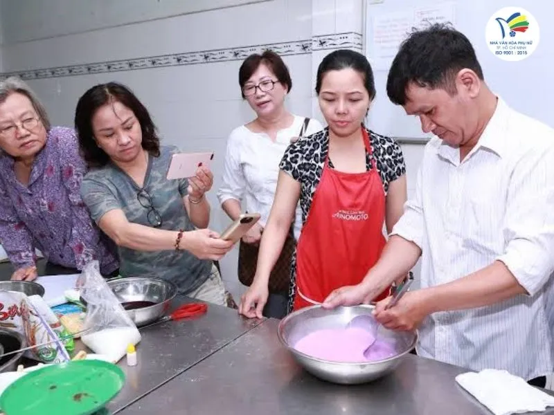 Cùng nhau học hỏi, thực hành và khám phá những món ăn ngon trong không gian học tập đầy hứng khởi tại Nhà Văn hóa Phụ nữ TP.HCM. 