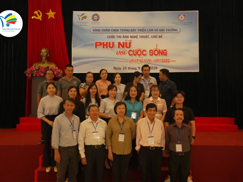 TRƯỚC THỀM NGÀY PHỤ NỮ VIỆT NAM 20/10: TRÂN TRỌNG NHỮNG NGƯỜI PHỤ NỮ LÀM ĐẸP CHO CUỘC SỐNG MỖI NGÀY 6 Bước ra khỏi cánh cửa gia đình, người phụ nữ Việt Nam hôm nay có mặt ở mọi lĩnh vực.