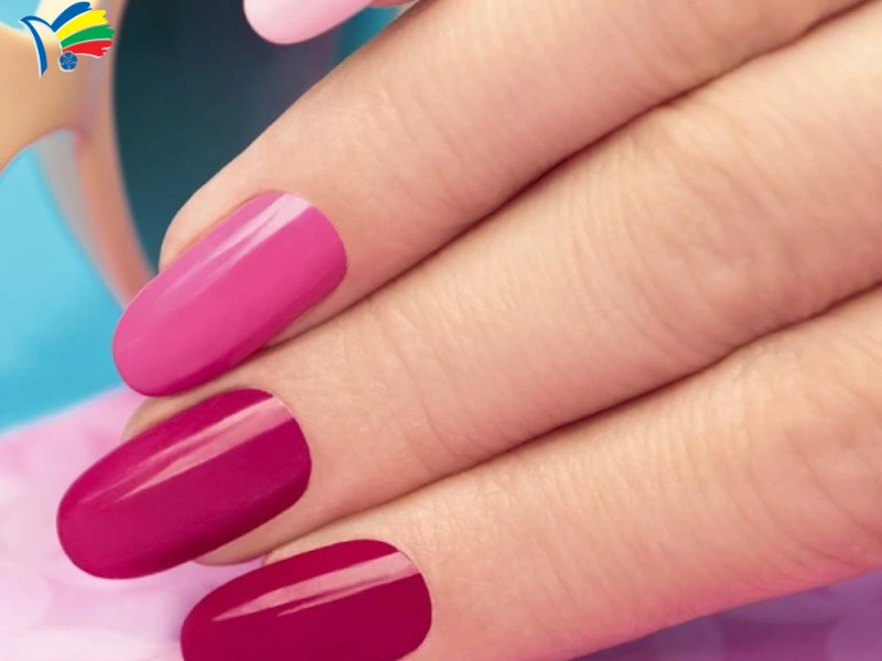 Sơn gel với nhiều hiệu ứng khác nhau giúp đôi bàn tay thêm nổi bật trong những dịp cuối năm.