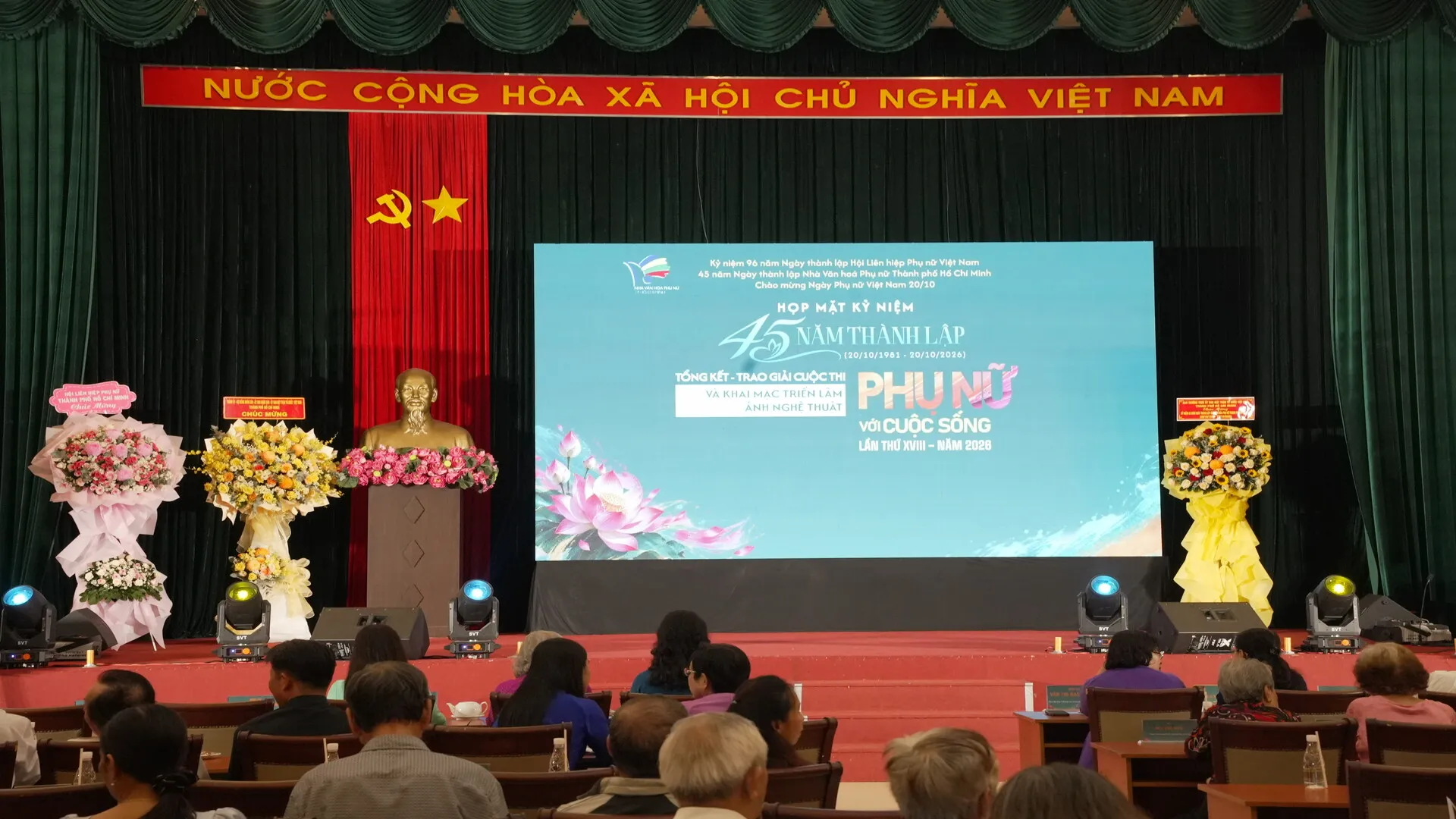 Ngày 19/10/2026, Nhà Văn hóa Phụ nữ TP.HCM tổ chức họp mặt kỷ niệm 45 năm thành lập (20/10/1981 – 20/10/2026) để tri ân, nhìn lại hành trình phát triển và hướng tới tương lai. Ngày 19/10/2026, Nhà Văn hóa Phụ nữ TP.HCM tổ chức họp mặt kỷ niệm 45 năm thành lập (20/10/1981 – 20/10/2026) để tri ân, nhìn lại hành trình phát triển và hướng tới tương lai.