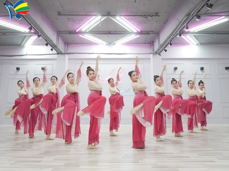 RELAX DANCE LÀ GÌ? BỘ MÔN NHẸ NHÀNG GIÚP PHỤ NỮ THƯ GIÃN SAU NGÀY 6 Lớp múa tại Nhà Văn hóa Phụ nữ TP.HCM – không gian để chị em vận động nhẹ nhàng cùng âm nhạc.