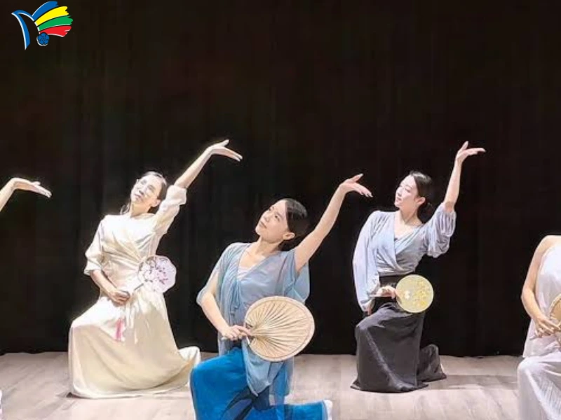 RELAX DANCE LÀ GÌ? BỘ MÔN NHẸ NHÀNG GIÚP PHỤ NỮ THƯ GIÃN SAU NGÀY 7 Khoá học múa Relax Dance của Nhà Văn Hoá Phụ Nữ
